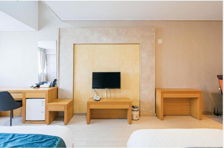 R&T Hotel Jeju Exterior photo