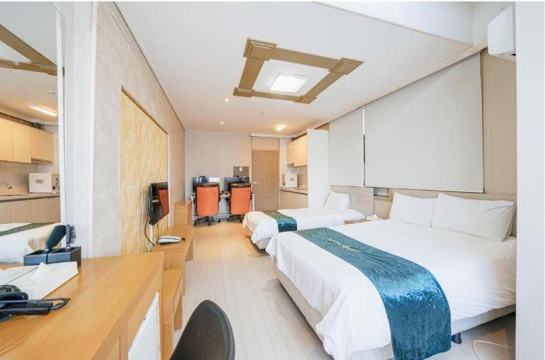 R&T Hotel Jeju Exterior photo