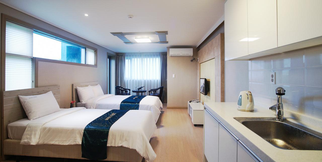 R&T Hotel Jeju Exterior photo