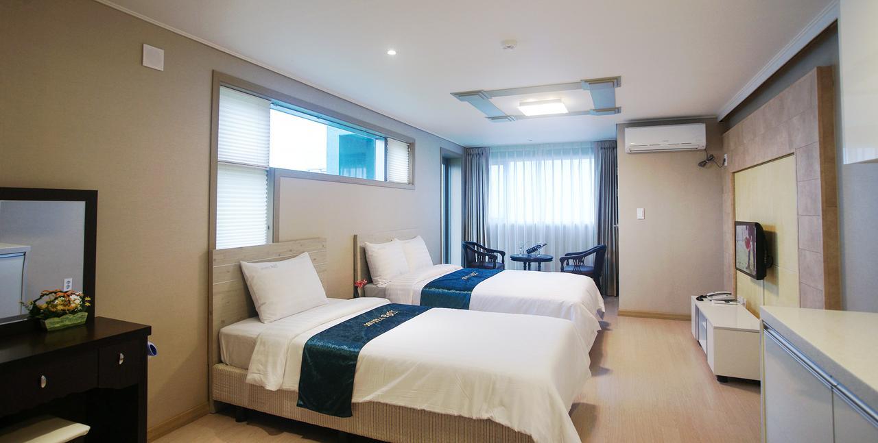R&T Hotel Jeju Exterior photo